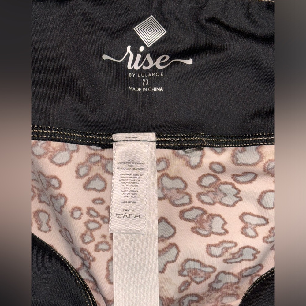 NWOT LEOPARD RISE LEGGINGS - Picture 5 of 9
